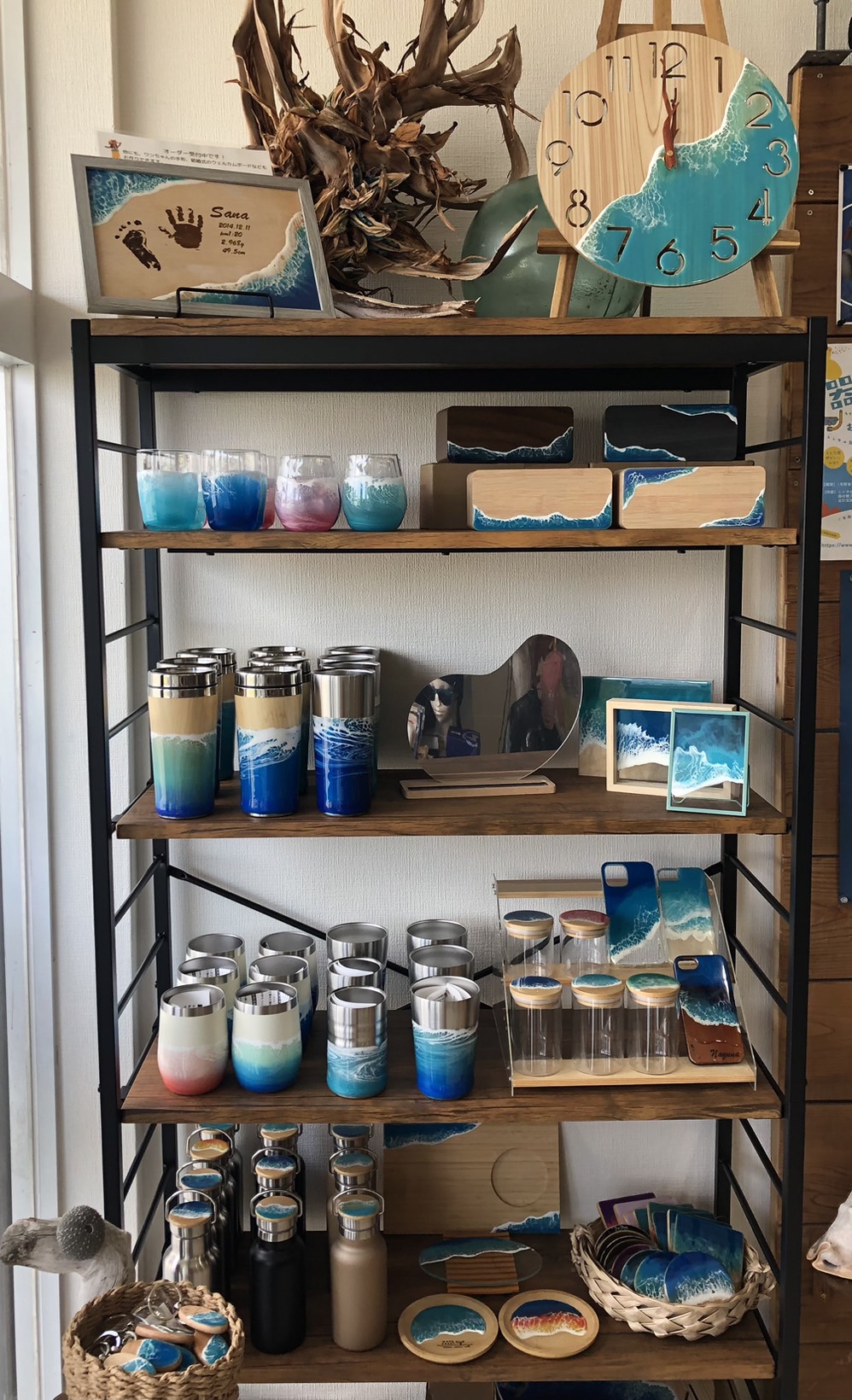 店内改装中！オーシャンレジン棚が完成しました!!